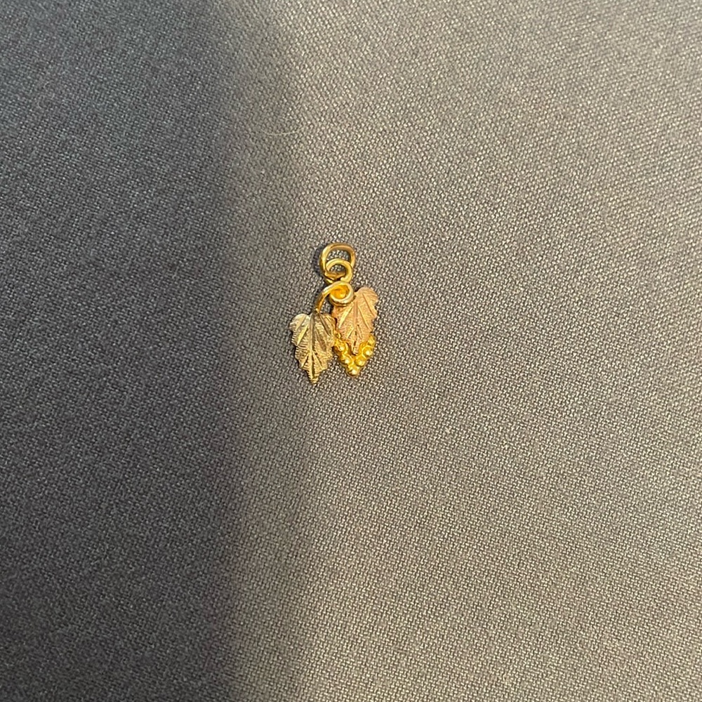 Vintage 10k gold stamped and rose gold leaf pendant